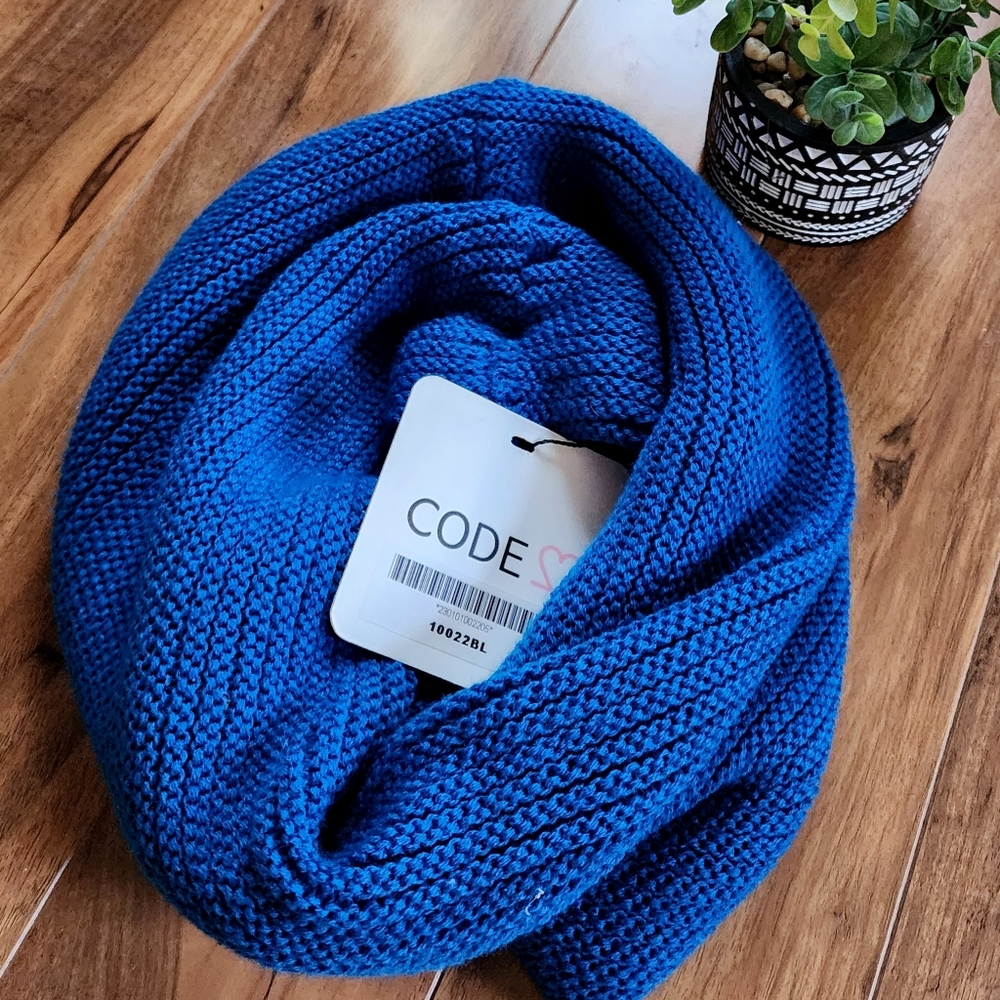 CODE 🩷 Blue Cable Infinity Scarf (NWT)